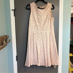 Elegant Lace Sleeveless Dress